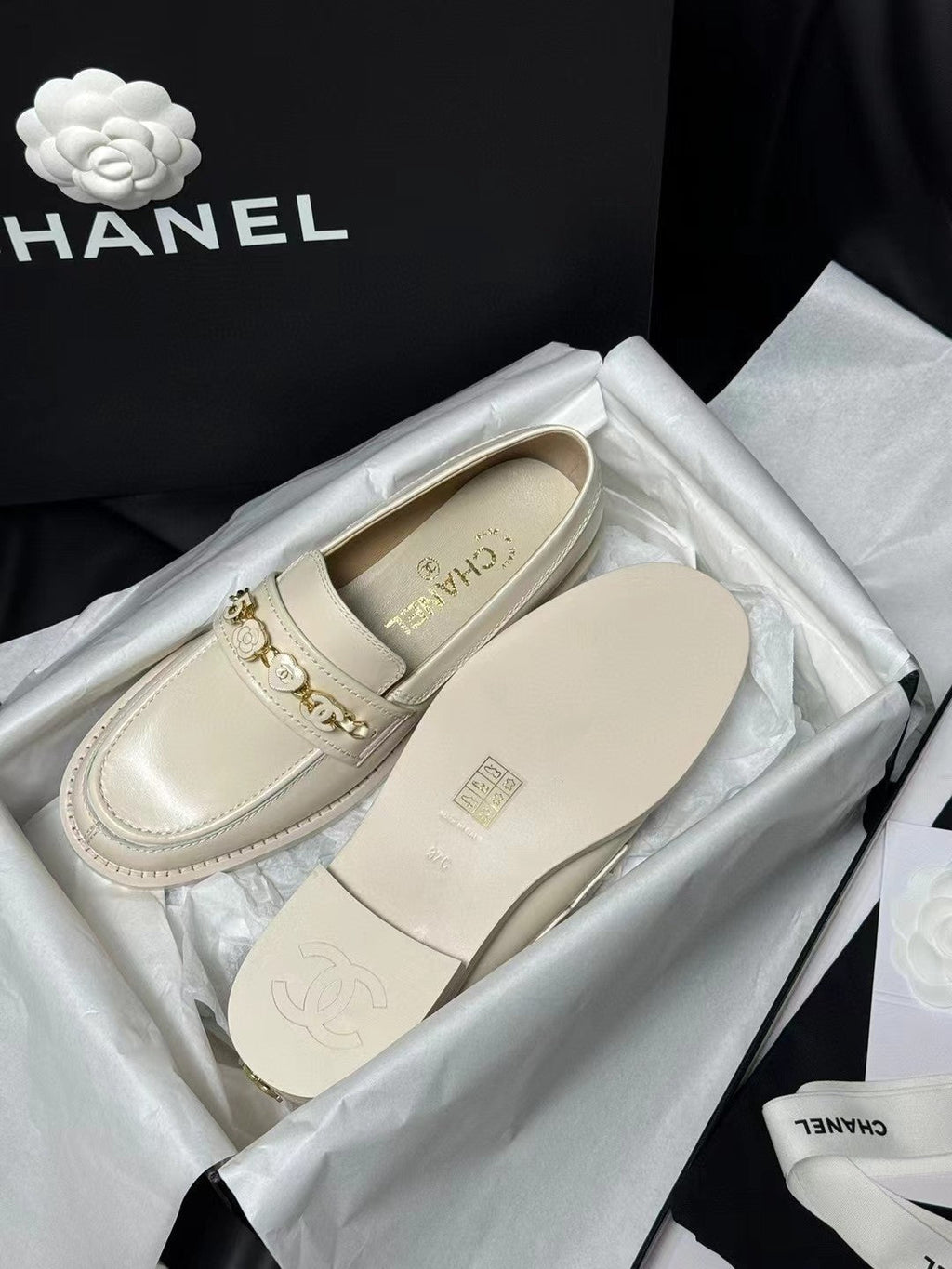 CC LOAFERS WHITE QUILTED CALFSKIN