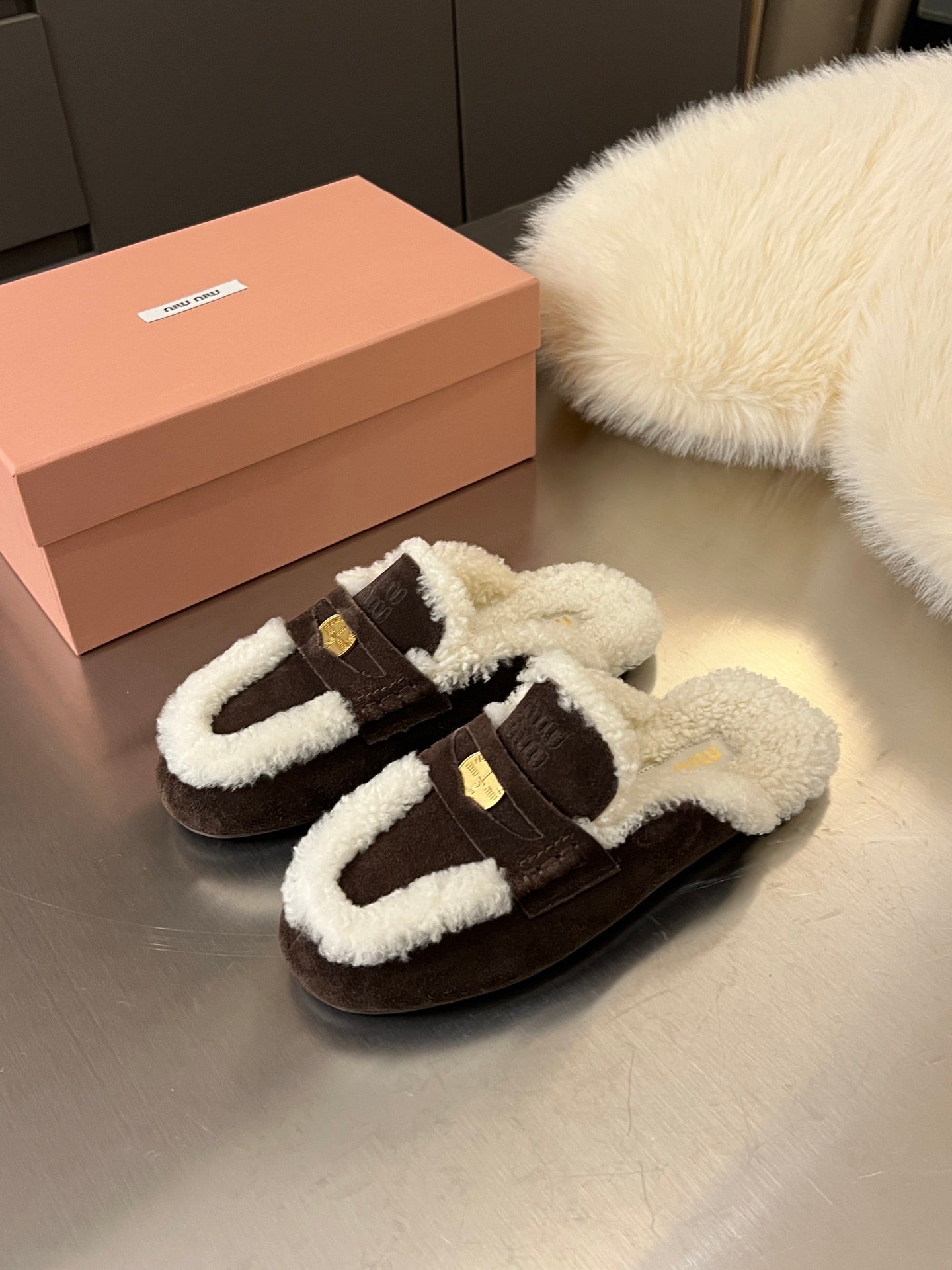 Miu Logo-Embossed Slippers Deep Neutral Suede Shearling 455920