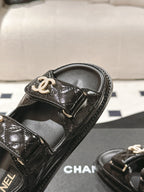 cc 25p logo with pearl sandal black leather 237590