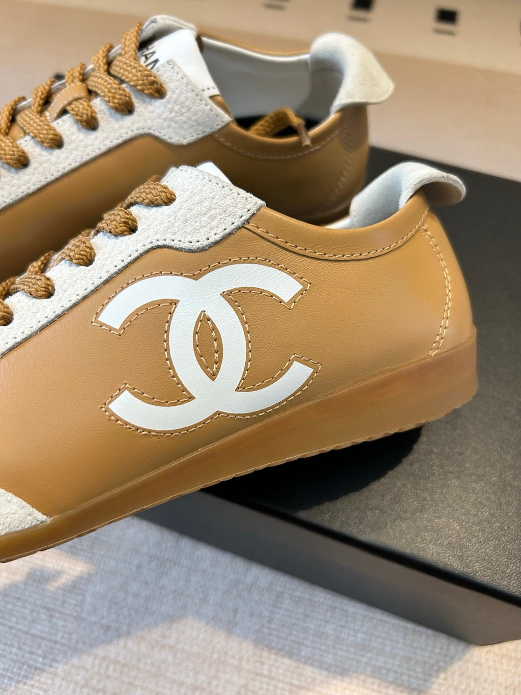 CC 26s Trainers White Brown Calfskin & Suede 618698
