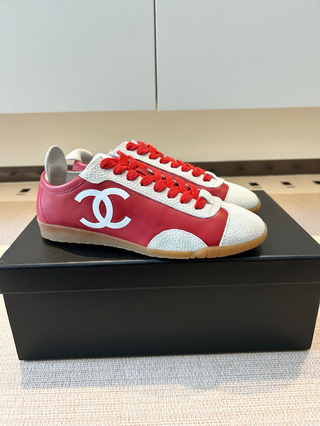 CC 26s Trainers White Red Calfskin & Suede 618695