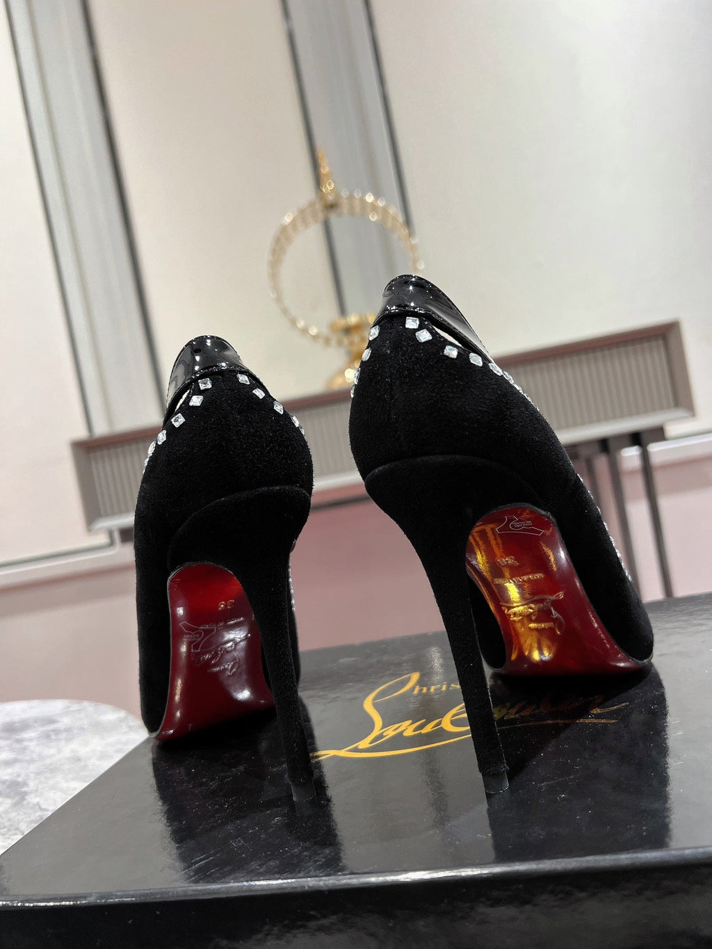 CL Women Pumps Crystals Embellished Patent And Sued Leather Black