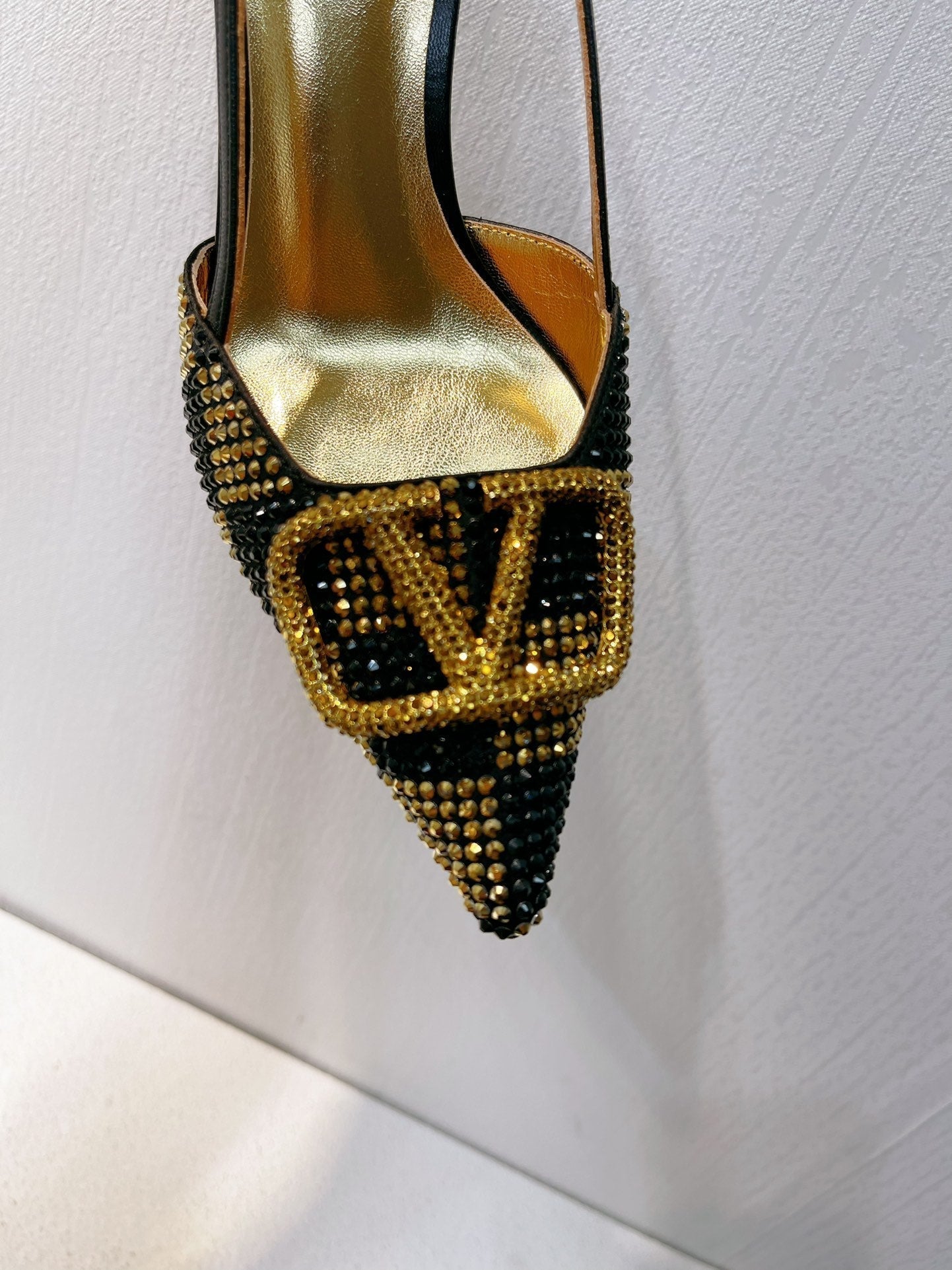 VT High Heeled Slingbacks Black Gold Sheepskin 292827