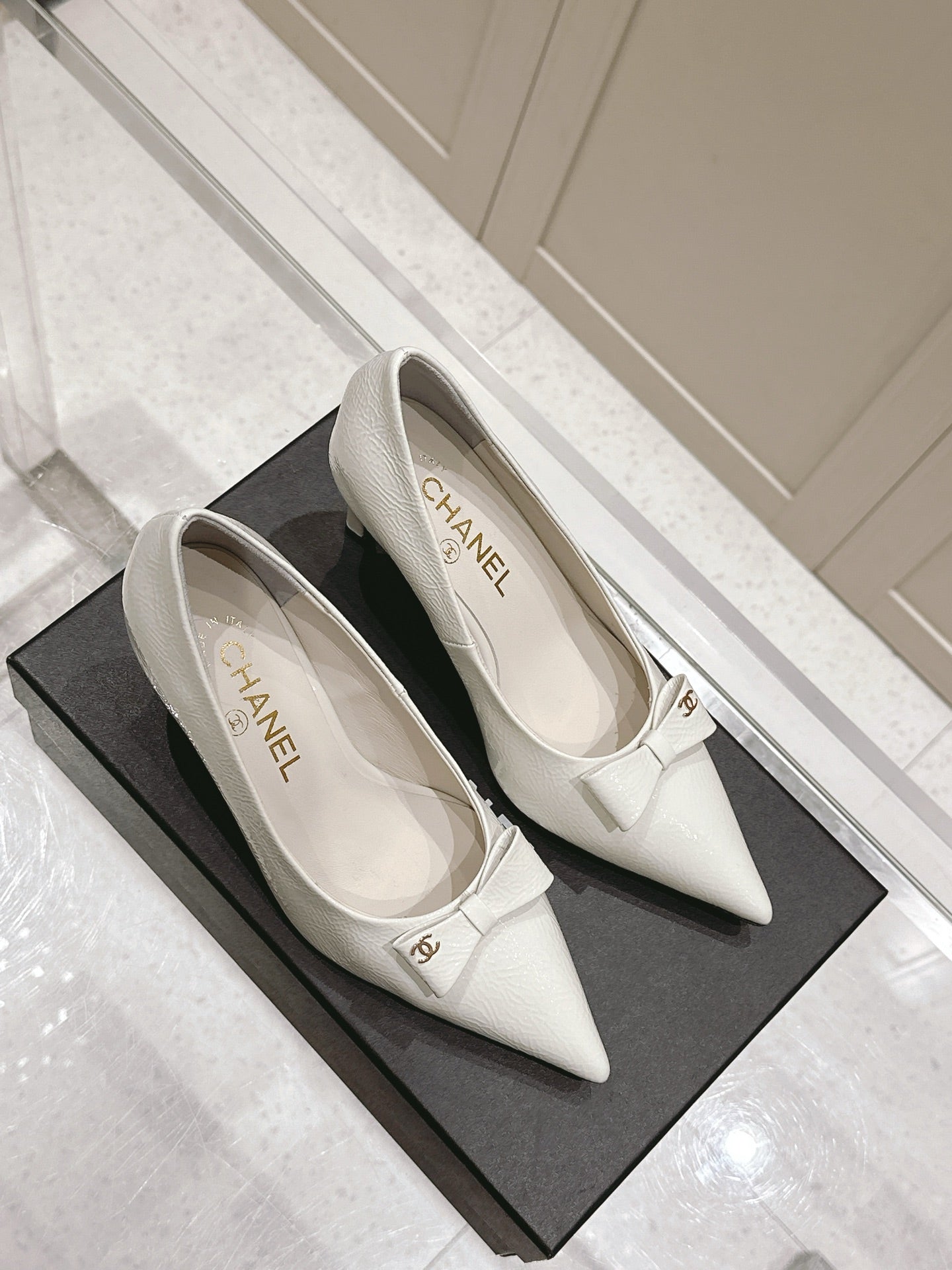 Chanel 25A Heel Pump White Patent Calfskin 393068