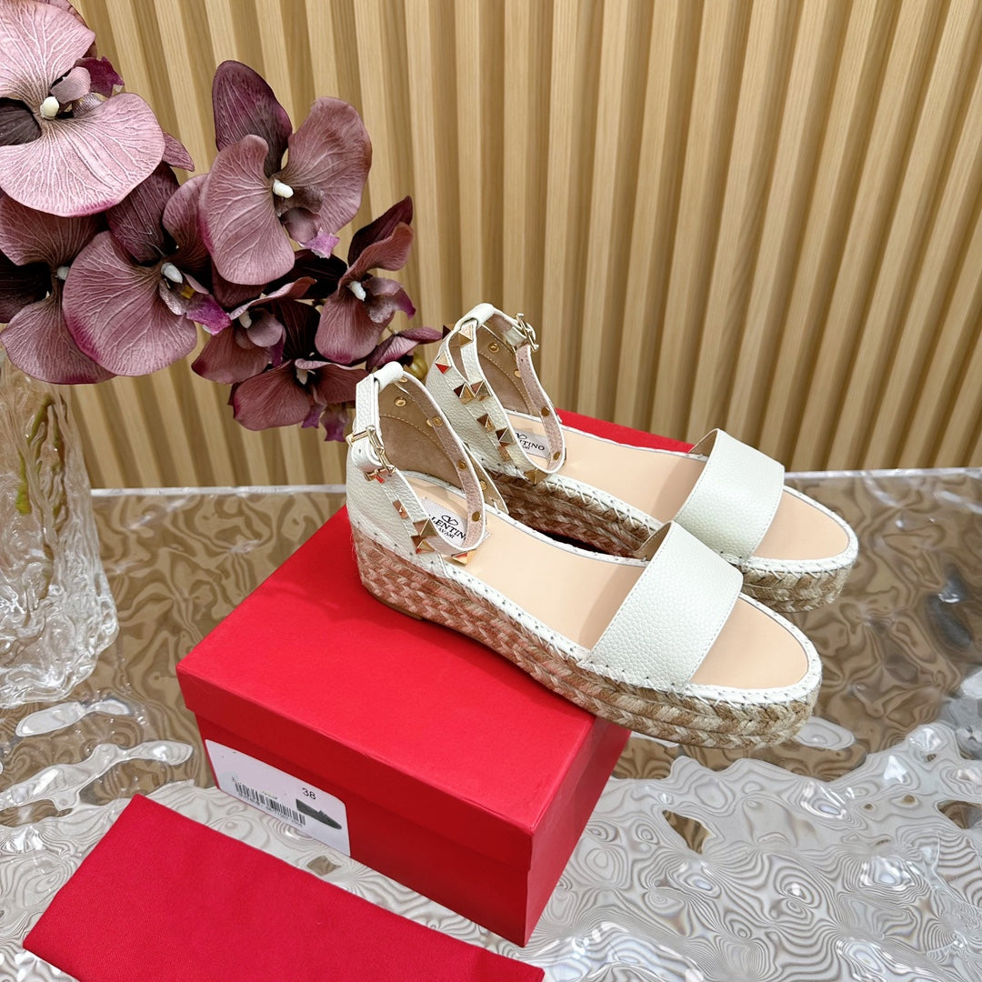 Rockstud Espadrille 45mm White leather sandals