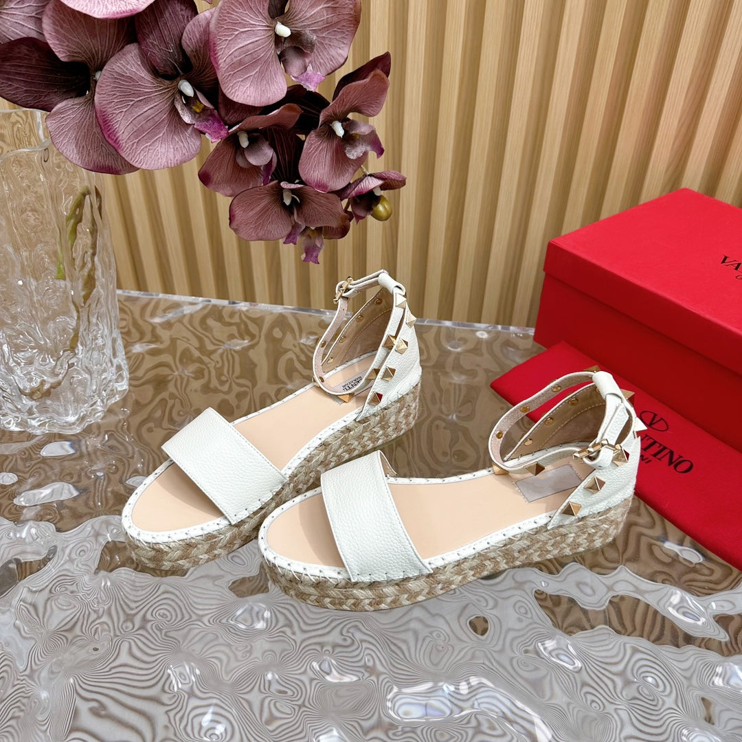 Rockstud Espadrille 45mm White leather sandals
