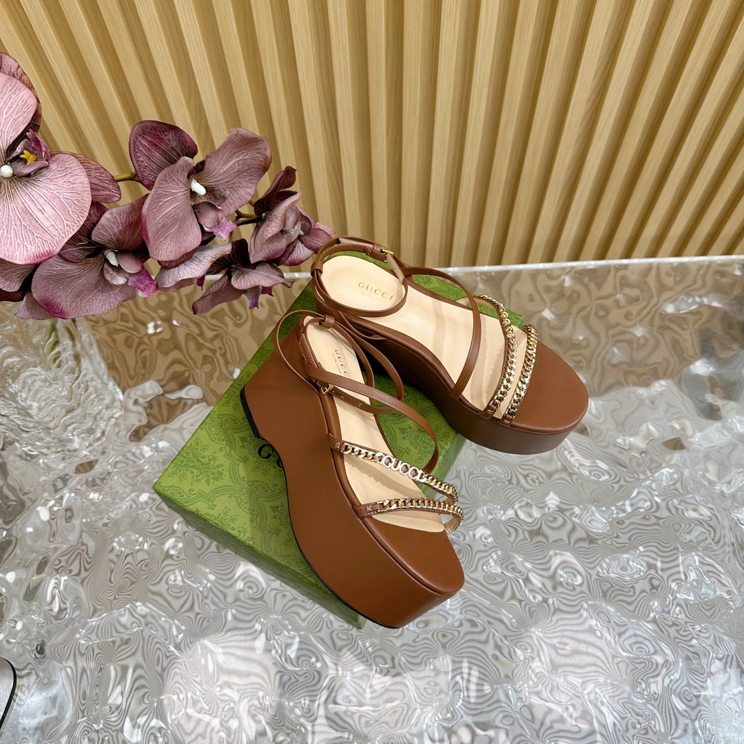 GG PLATFORM SANDAL CARAMEL CALFSKIN WITH CHAINS