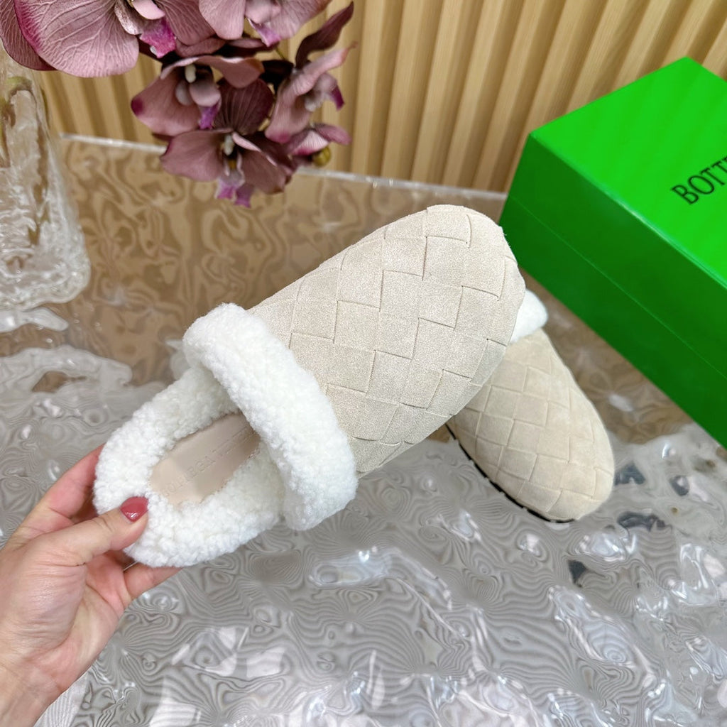 BV Mule Cream Suede White Shearling 957412