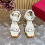 Rockstud Flatform Sandal 75mm In White Calfskin And Raffia 102854