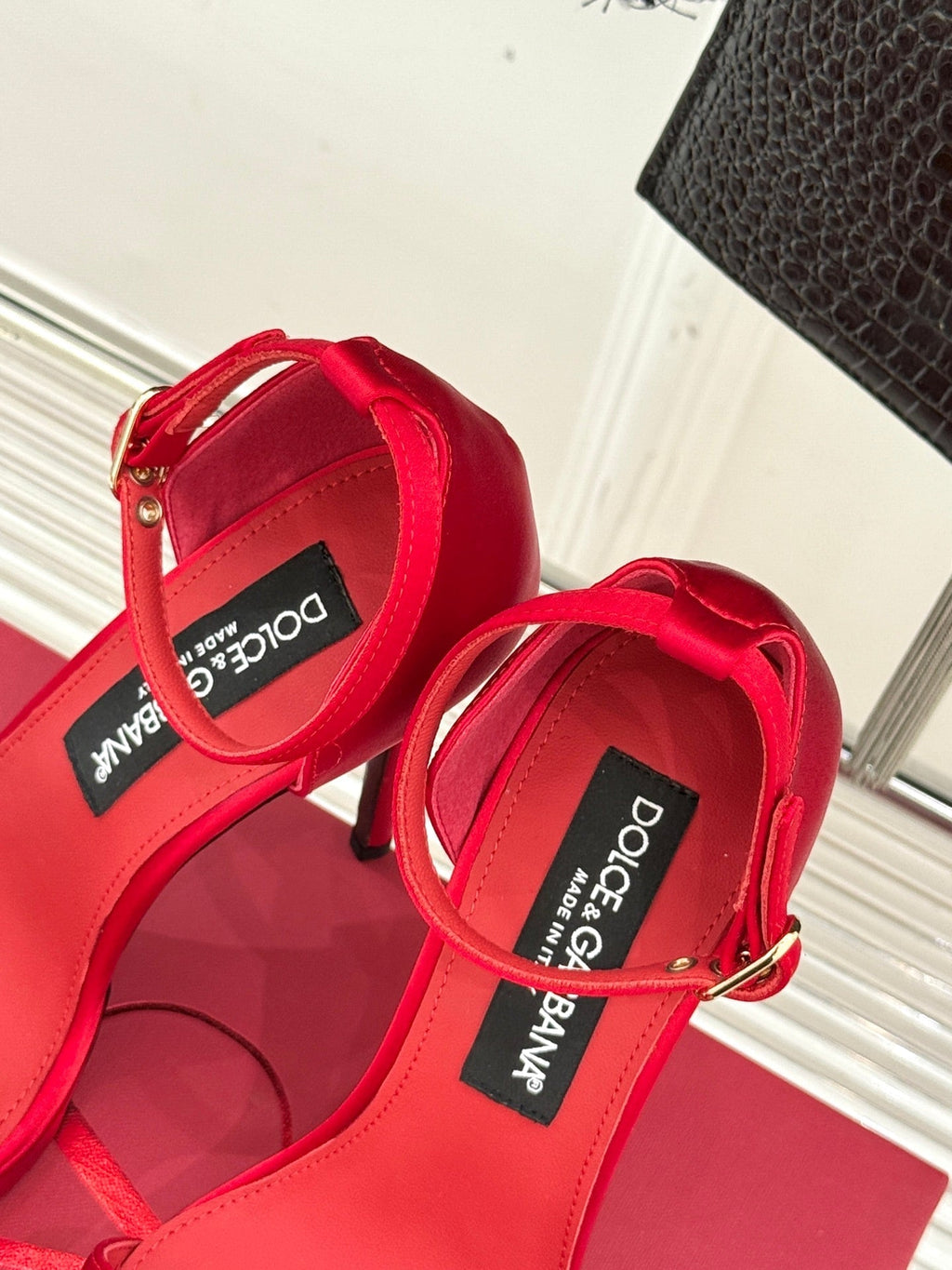 DC 24 Keira Floral-Appliqué Sandals Red Sheepskins & Cowhide 304709