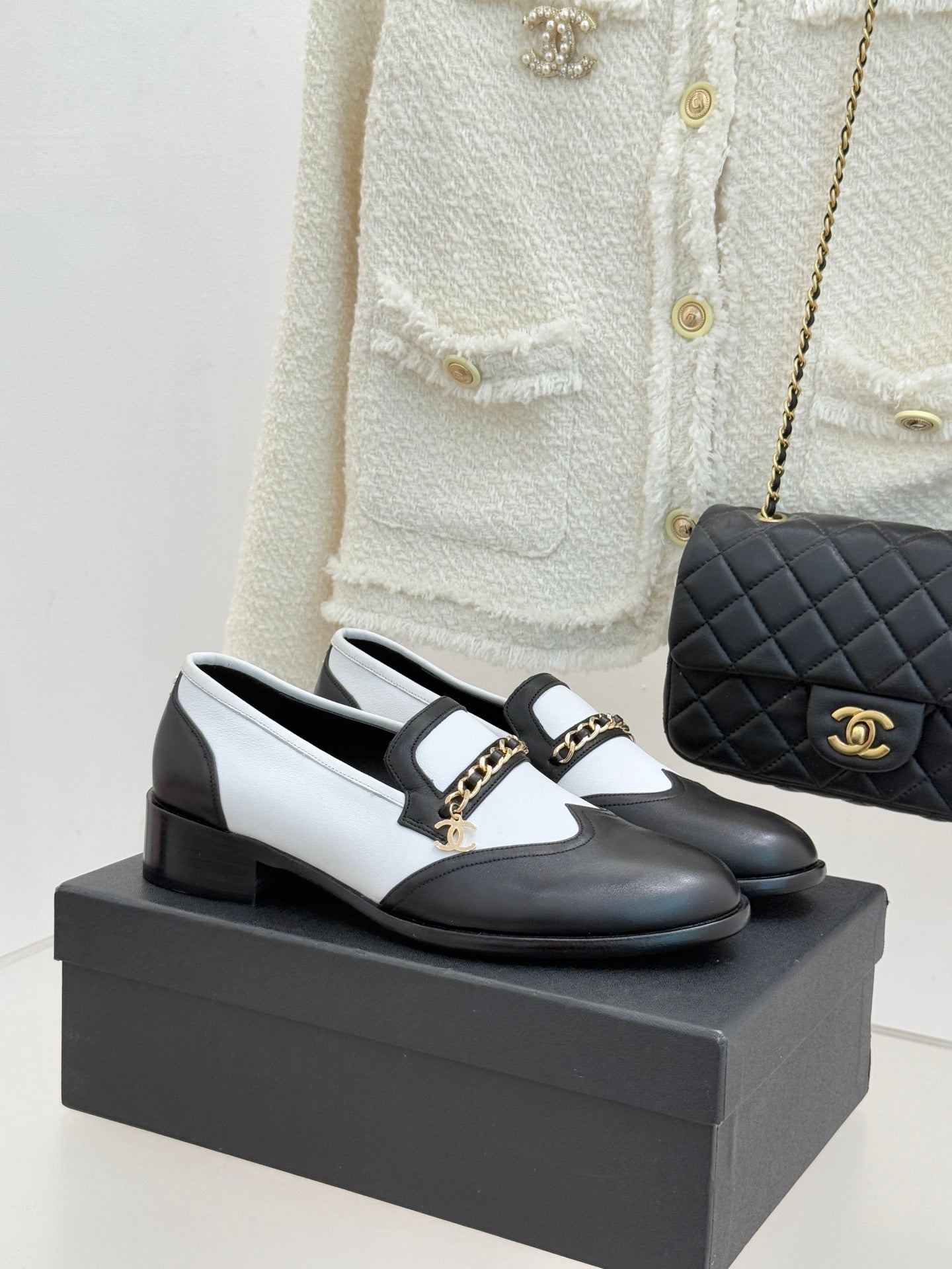 CC 25s Double C Buckle Loafers Black White Calfskin 557705