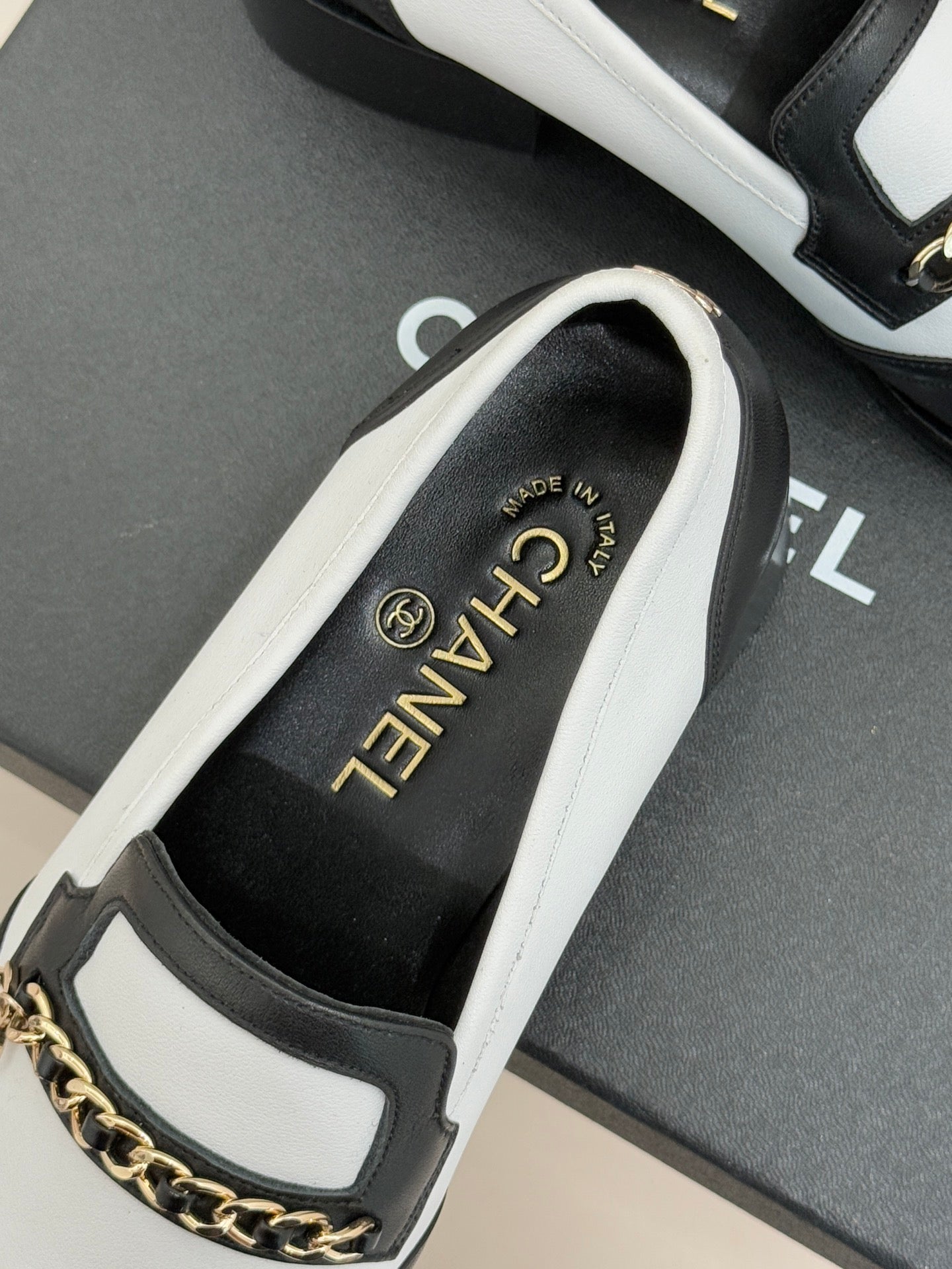CC 25s Double C Buckle Loafers Black White Calfskin 557705