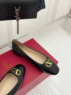VLogo Signature Ballerina Black Sheepskin 702260