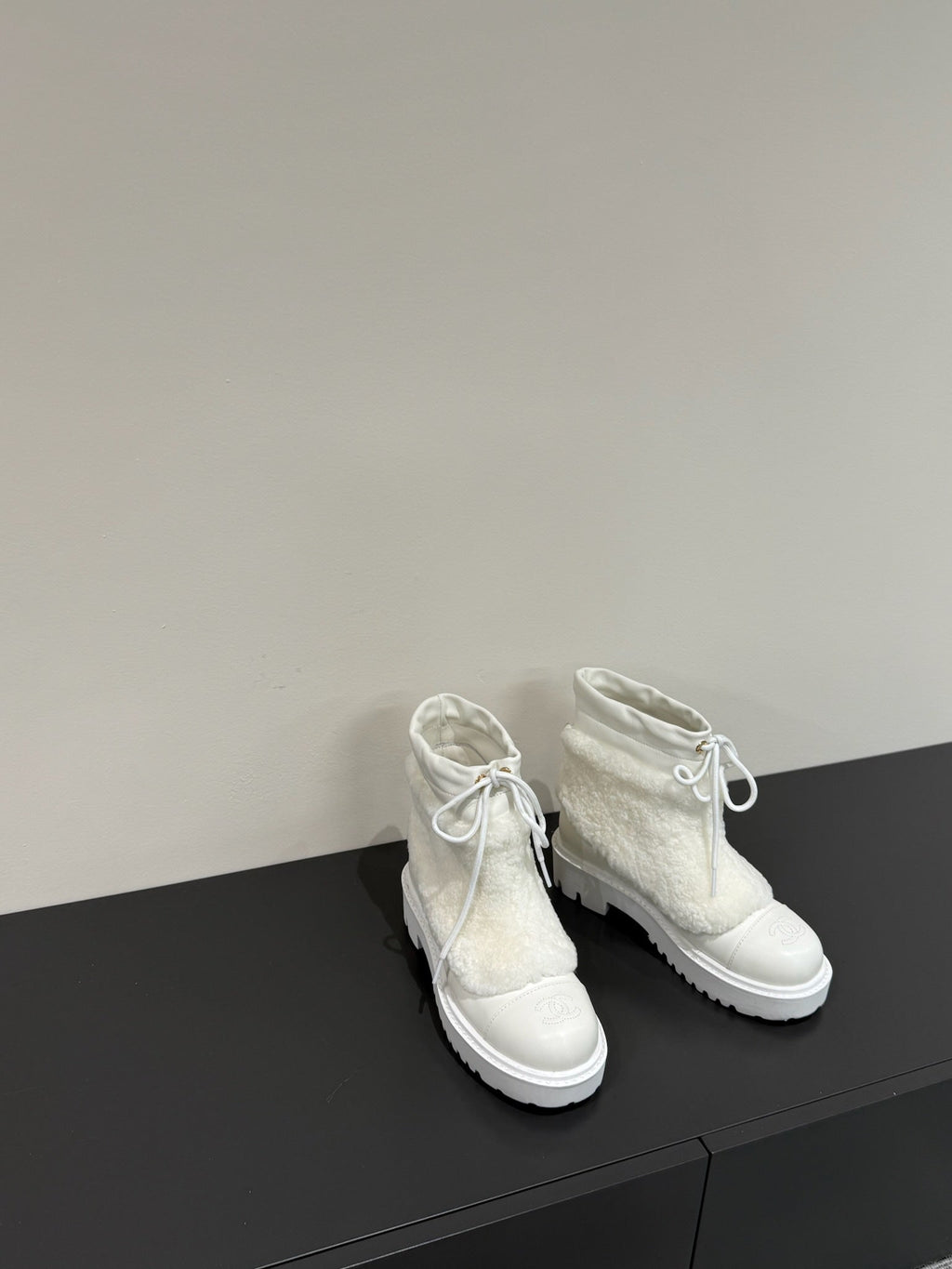 CC 25ss Martin Snow Boots White Cowhide & Lambswool 417824