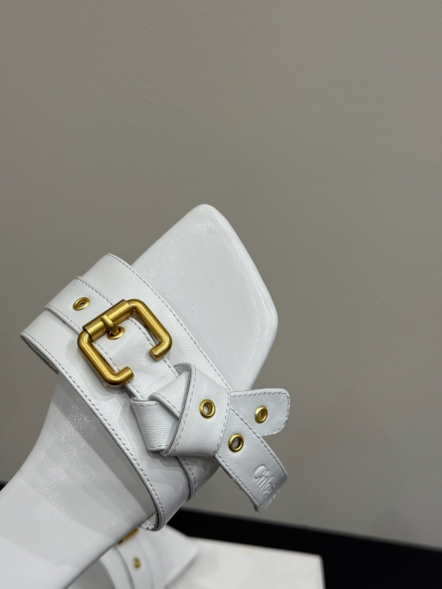 Loewe 25 Bow Metal Buckle Slide White Cowhide
