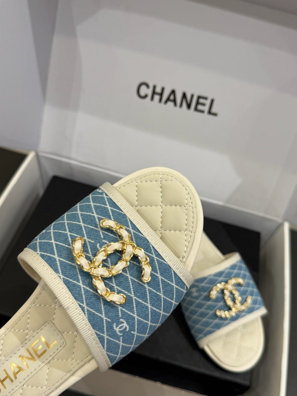 CC 25ss Chain Flat Slippers Blue White Cowhide & Sheepskin 417566