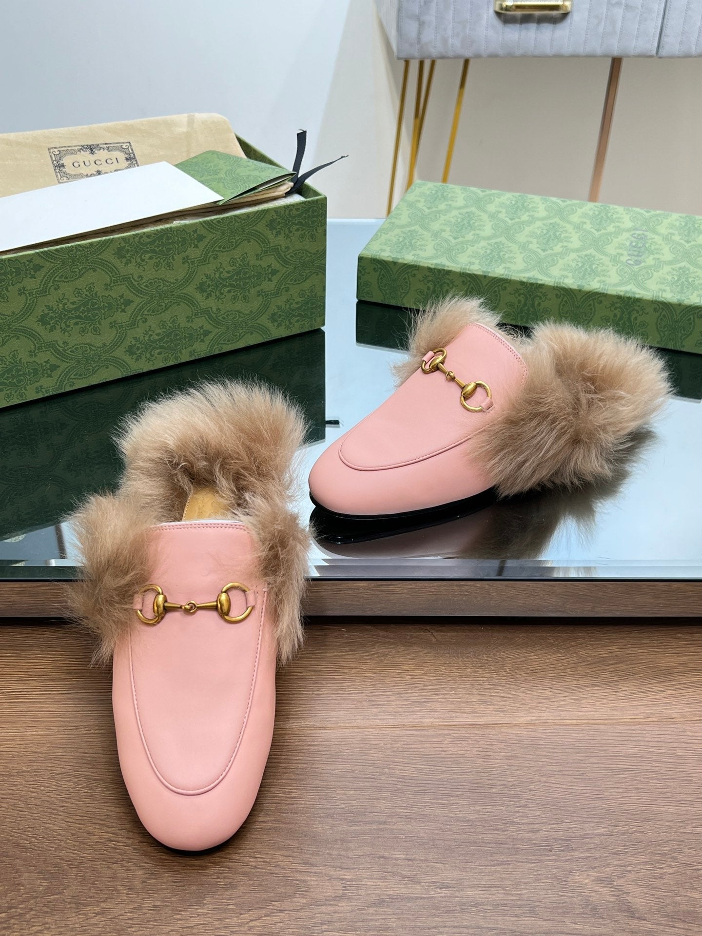 HORSEBIT MULE IN LIGHT PINK CALFSKIN AND LAMB WOOL LINING