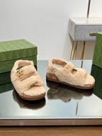 DAD SANDALS IN TAN BEIGE FLEECE