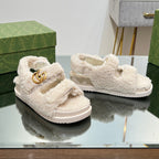 DAD SANDALS IN WHITE FLEECE