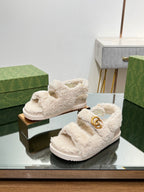 DAD SANDALS IN WHITE FLEECE