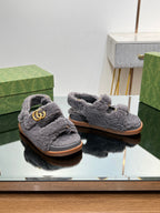 DAD SANDALS IN DARK GRAY FLEECE