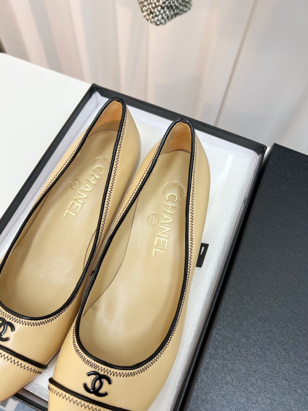 CC Slingback With Black Contrast Stitching Beige Lambskin 476708