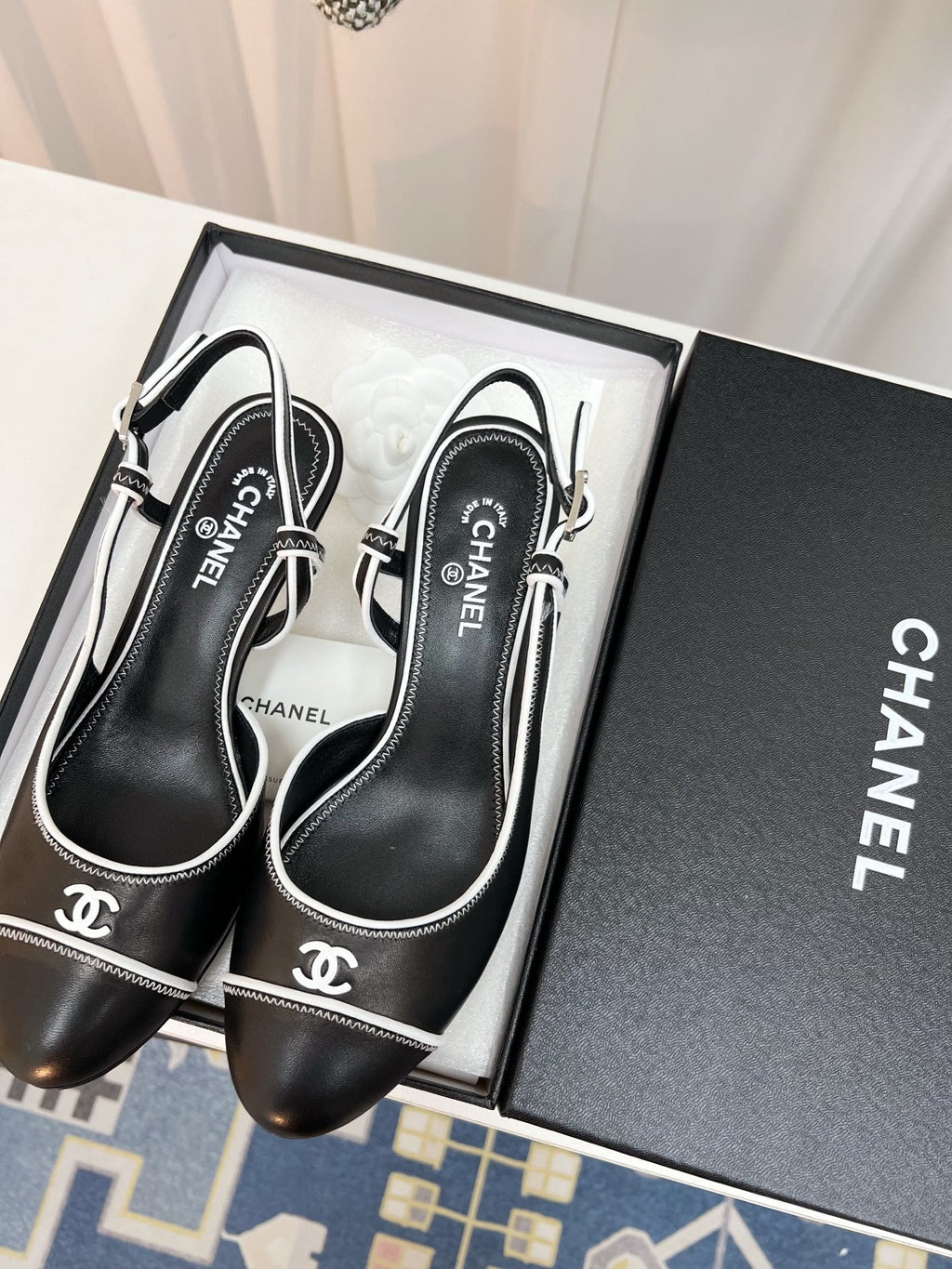 CC Slingback Heels With White Contrast Stitching Black Lambskin 476710