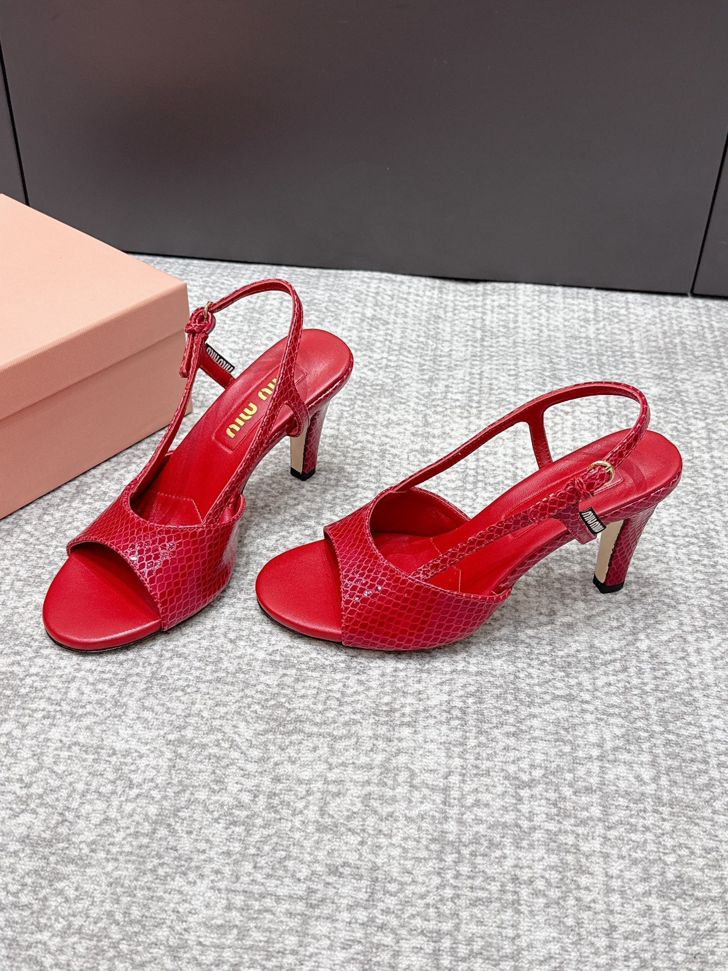 Miu 26s Heeled Sandals 8.5cm Red Snakeskin Texture 680491