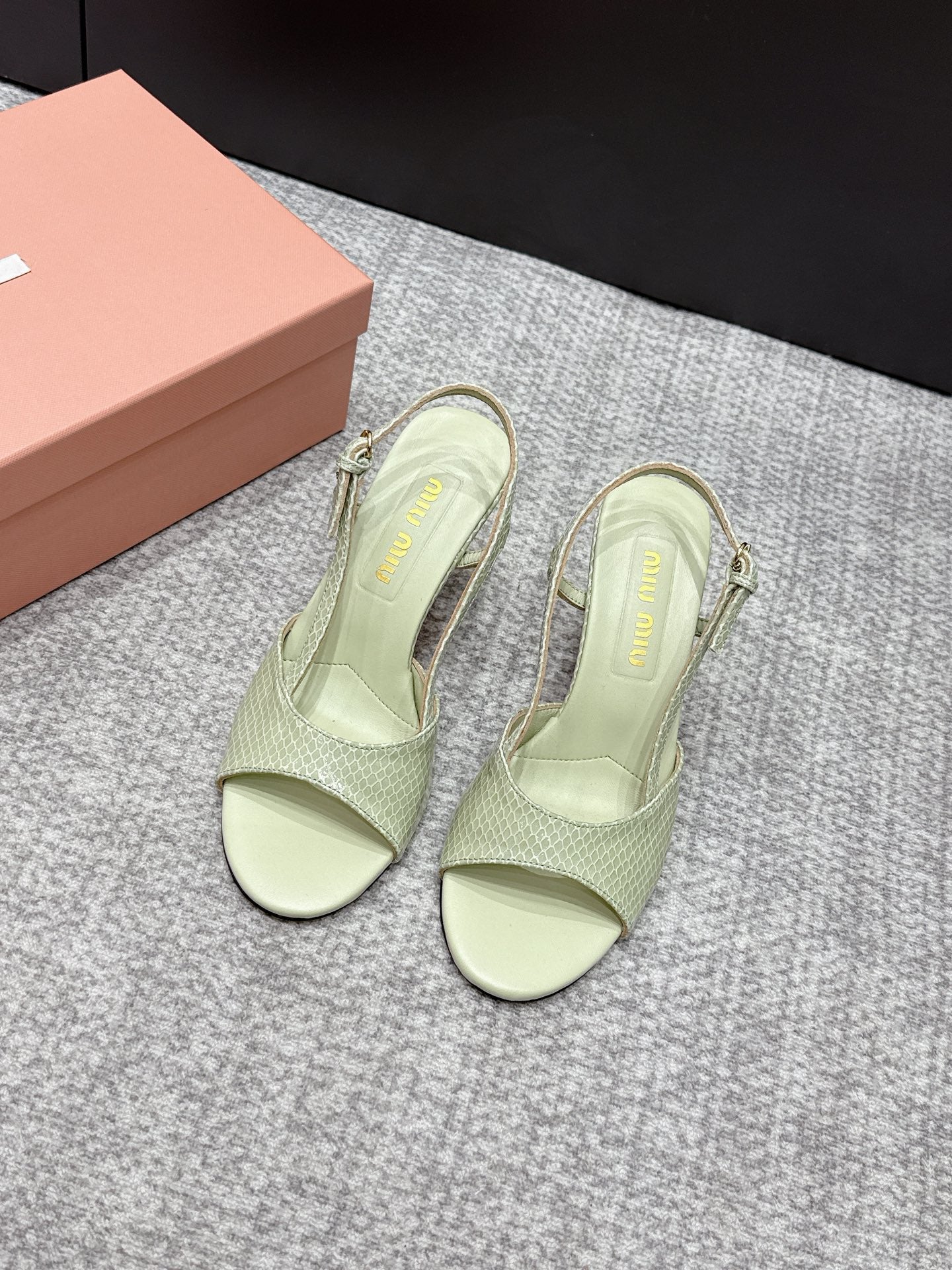 Miu 26s Heeled Sandals 8.5cm Light Green Snakeskin Texture 680492