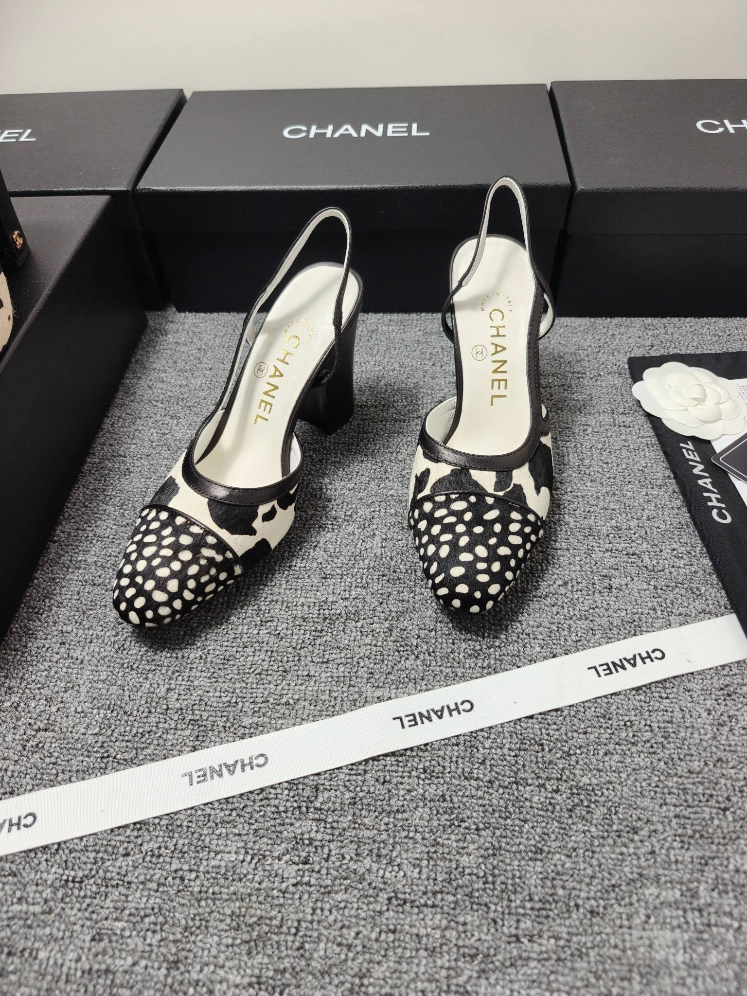 CC SS 2026 Slingbacks 9.5cm White Black Calfskin Lambskin