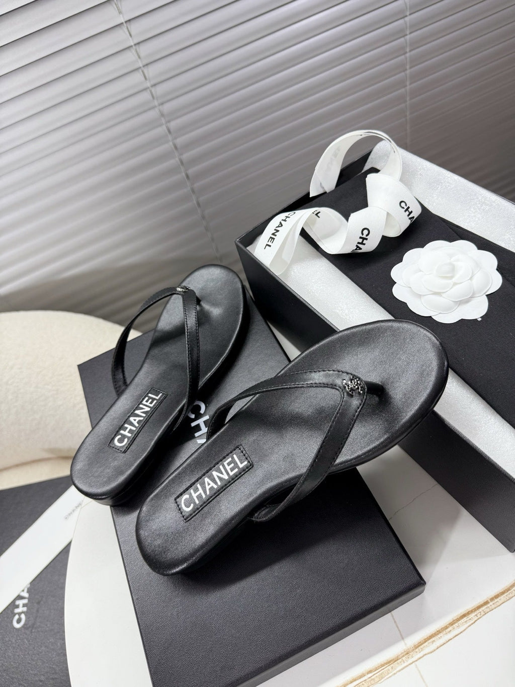CC 25SS Thong Sandals Double C Rhinestone Black Sheepskin 352435
