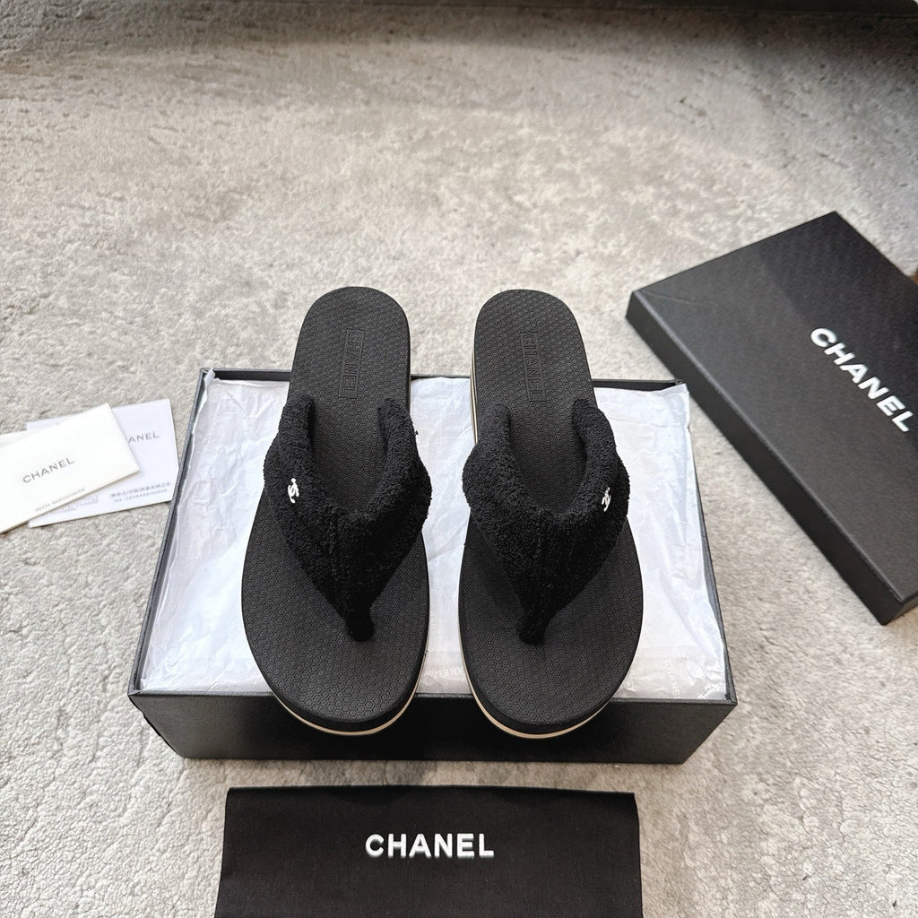 CC 25 Thong Slippers Black Woolen Cloth 311099