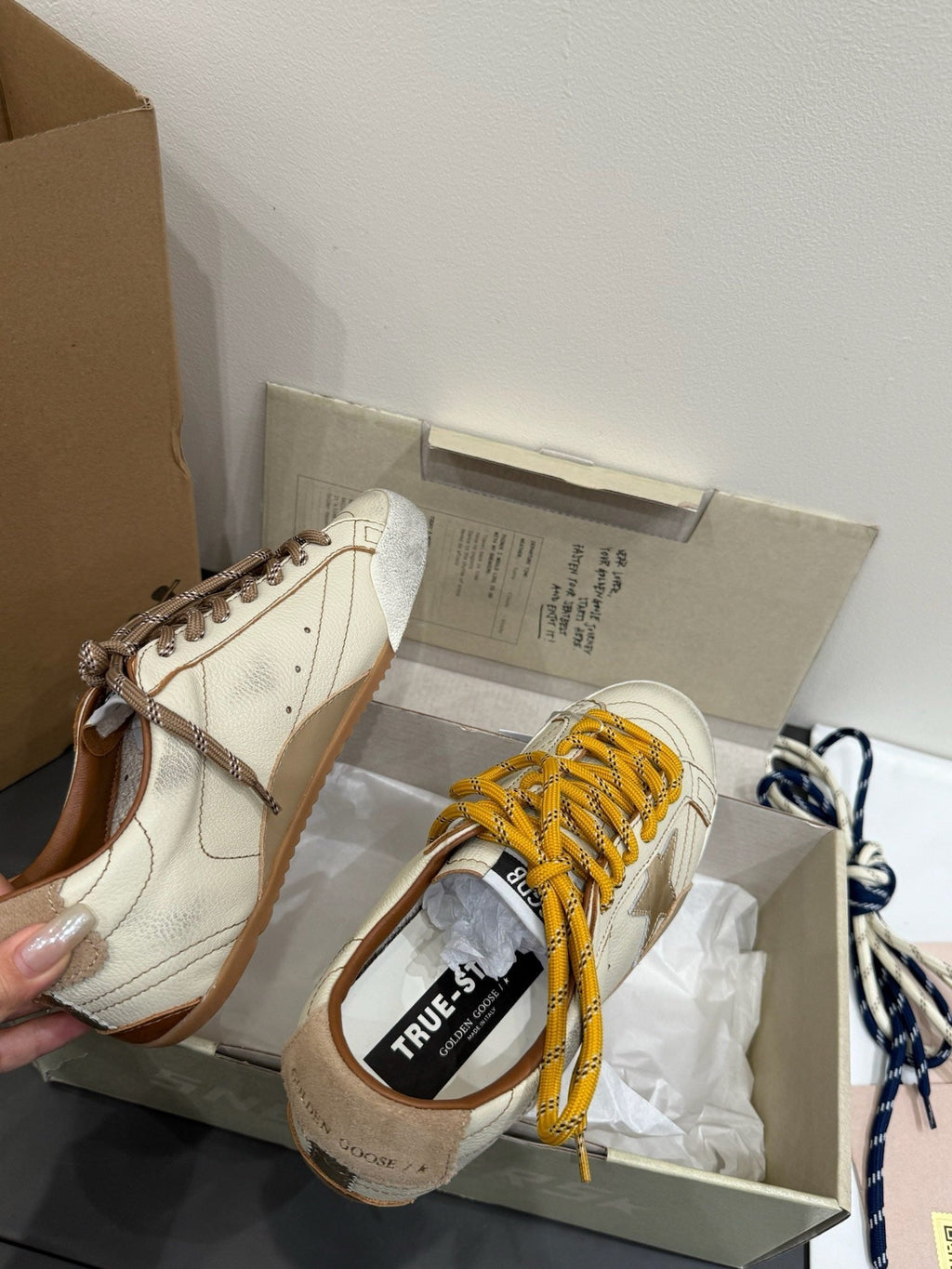 DC 25 Golden Goos Superstar Trainers Beige Cowhide & Rubber 334967