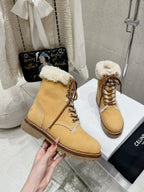 MARTIN BOOT IN PEANUT BROWN SUEDE AND WHITE FLEECE