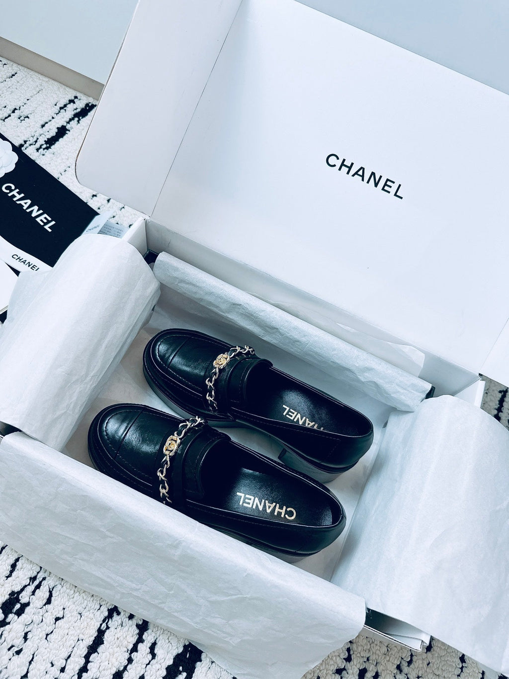 CC Moccasins 55mm In Black Glossy Lambskin With Chain 144477