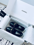 CC Moccasins 55mm In Black Glossy Lambskin With Chain 144477