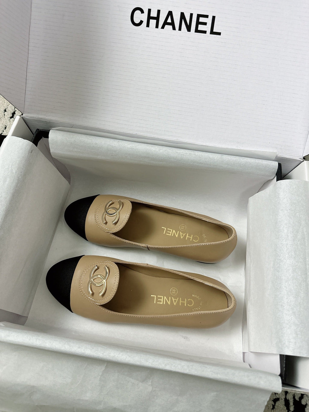 CC SS 2026 Pre Moccasin Black Beige Calfskin 628298