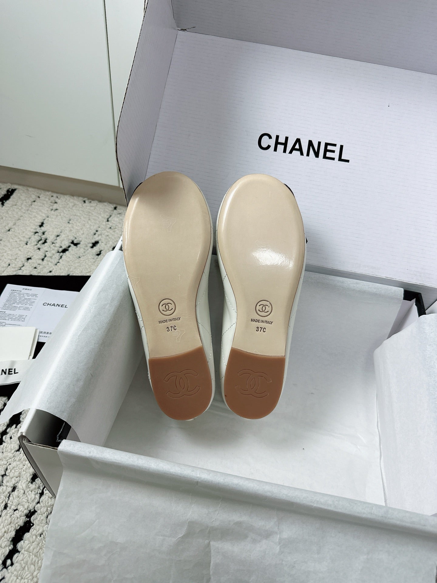 CC 26s Coco Beach Ballet Flats White Quited Lambskin 741121