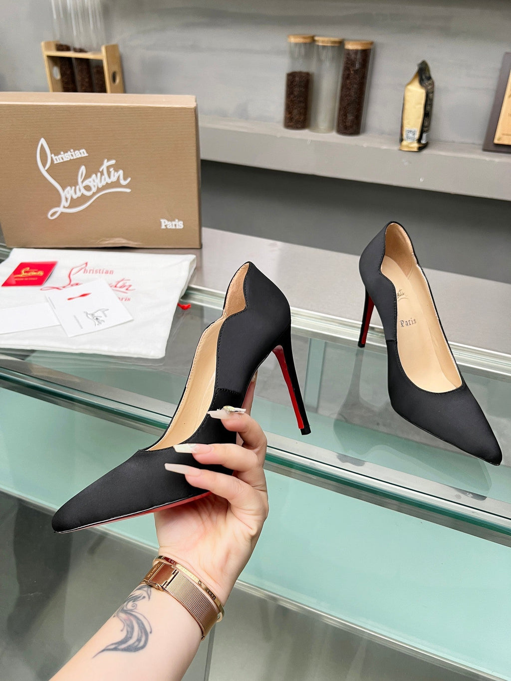 CL Hot Chick Pumps 100mm Crepe Satin Black