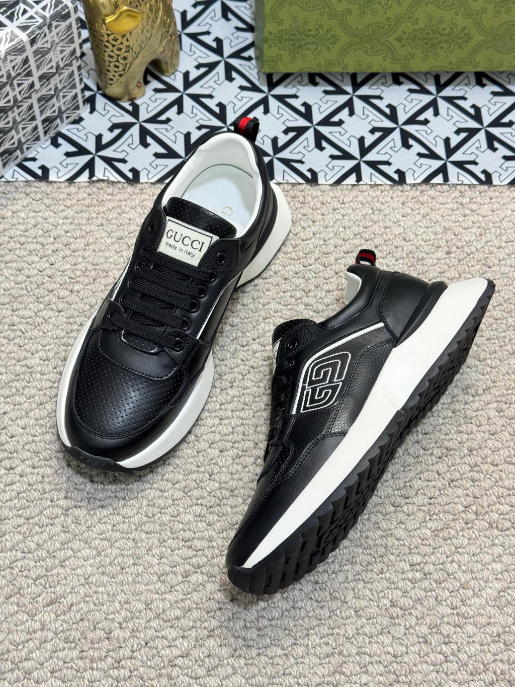 GG Men's Sneaker Black Sheepskin 524703