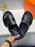 HM Oran H Slippers in Black Cowhide  735232