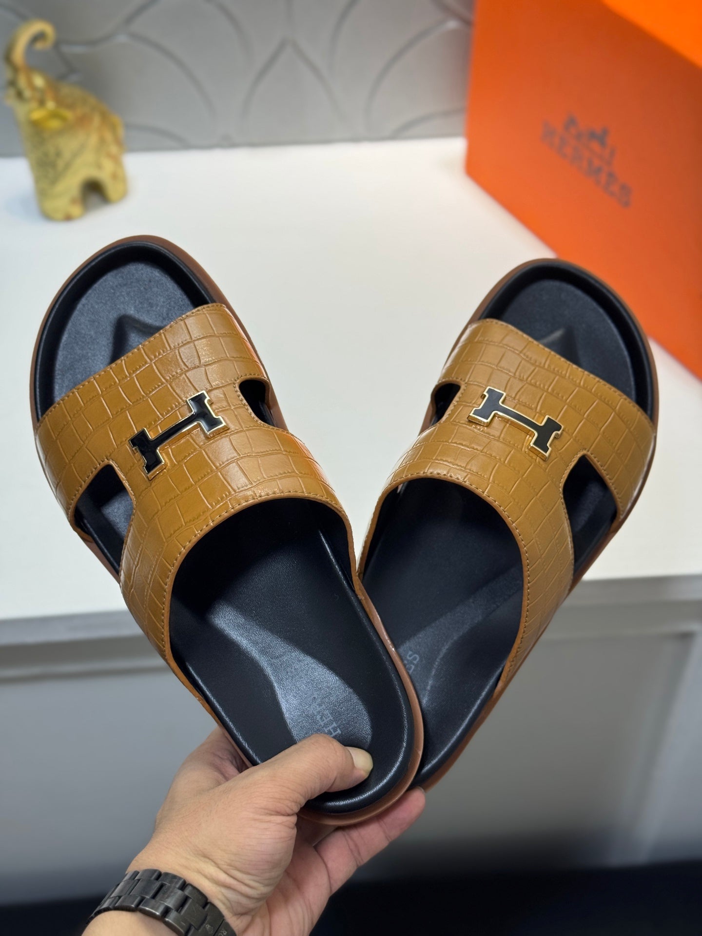 HM Oran H Slippers in Brown Cowhide 735236
