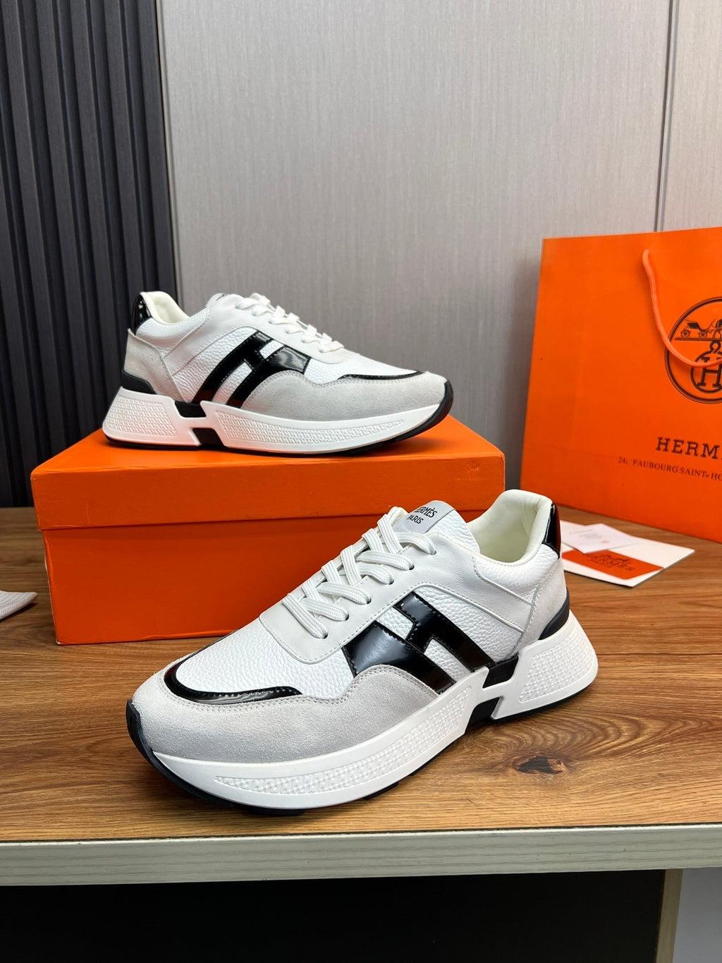 HM Men's Sneaker White Black Cowhide Suede 936373