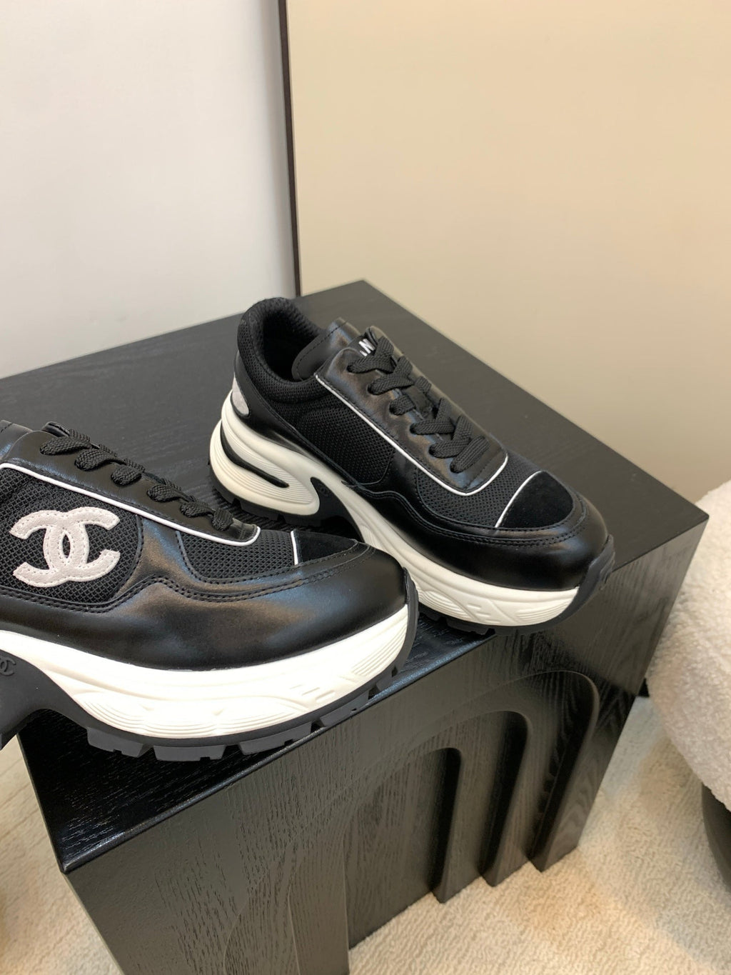 Chanel Sneakers Black White Leather And Mesh Fabric 537186