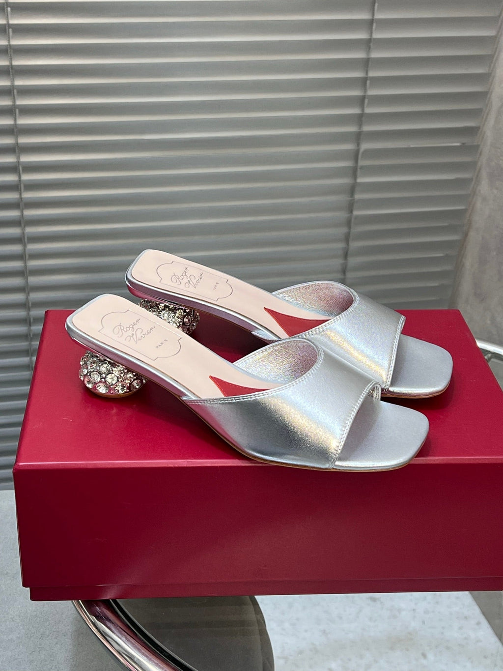 Viv Diamond Sole Mules Silver Cowhide 267687