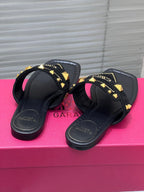 VT Rockstud Thong Sandals Black Suede 334638