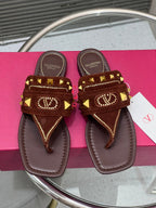 VT Rockstud Thong Sandals Brown Suede