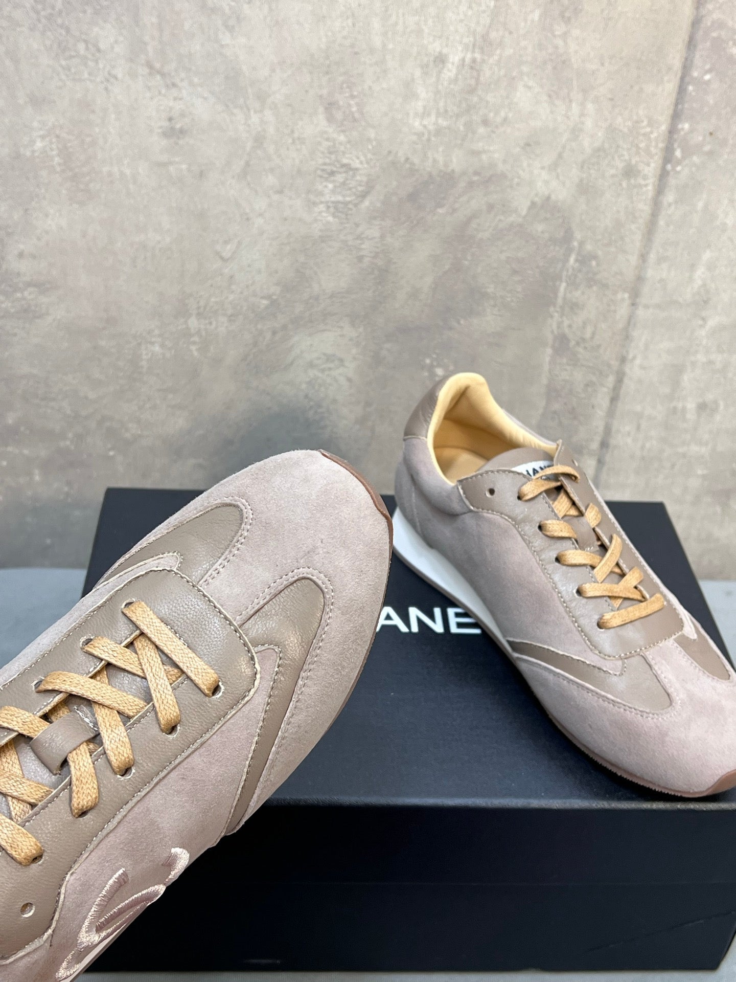 CC 26P Sneakers Light Grey Suede 682525