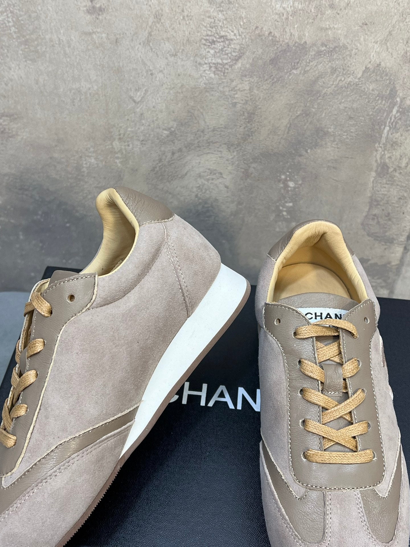 CC 26P Sneakers Light Grey Suede 682525