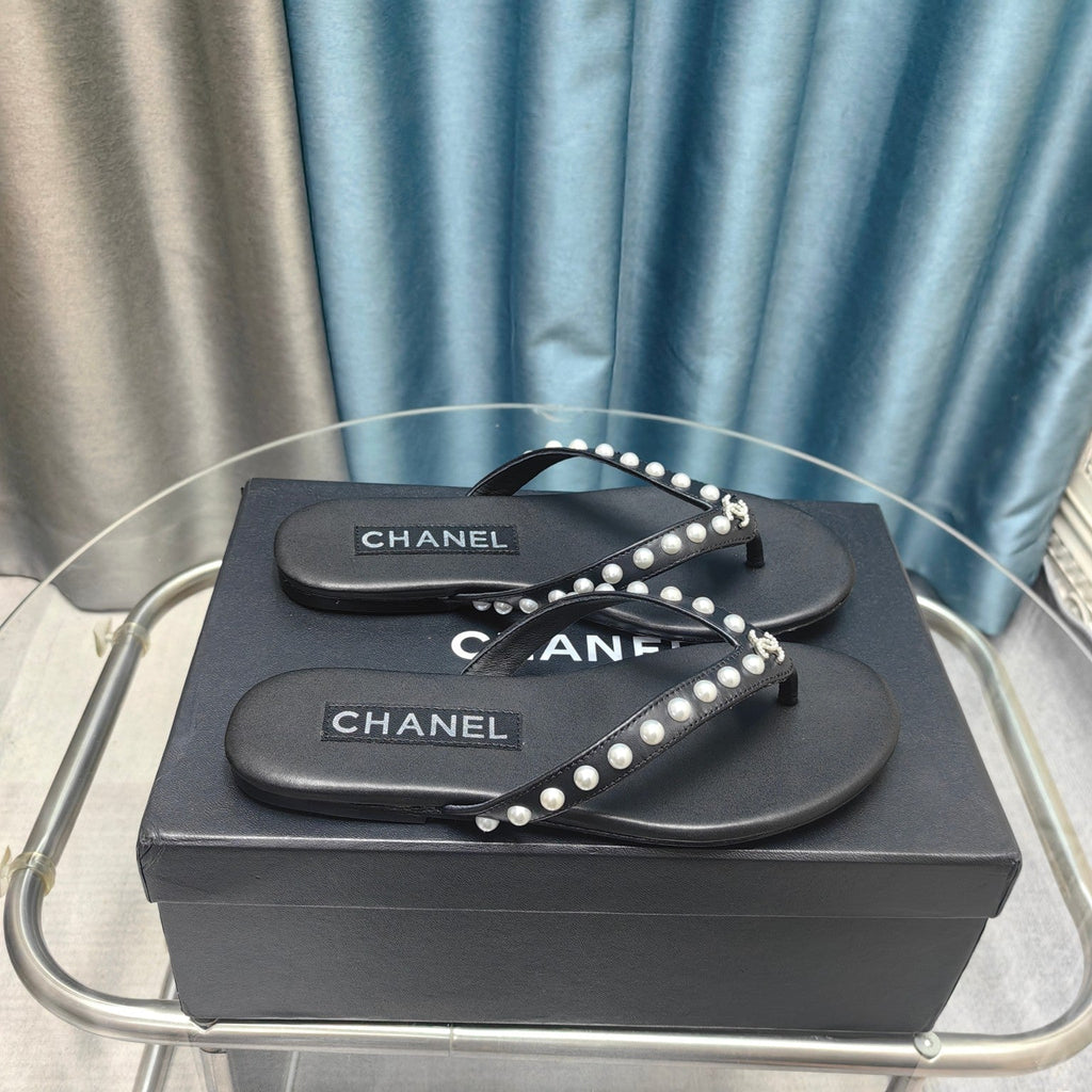 CC Thong Black Calfskin Pearl
